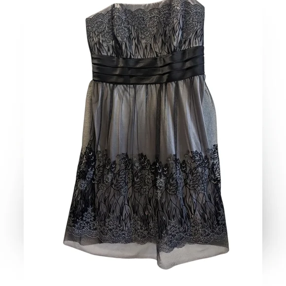 Elegant Laura Plus Black Lace Midi Dress Size Based On Measurements size 16 - Picture 2 of 8